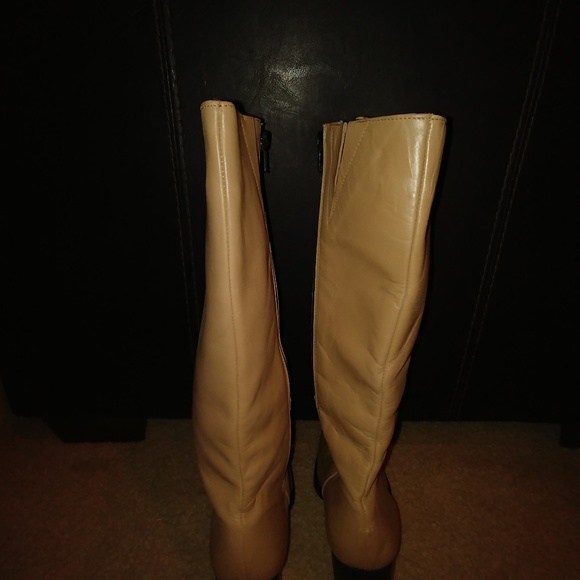 Boots - Picture 3 of 4